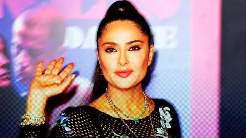 Salma Hayek sorprende con vestido de red en alfombra roja