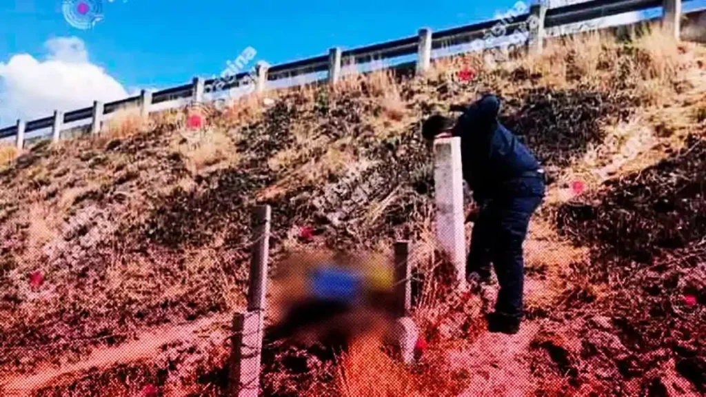 Abandonan un cuerpo embolsado, maniatado y con un mensaje de amenaza en Acajete