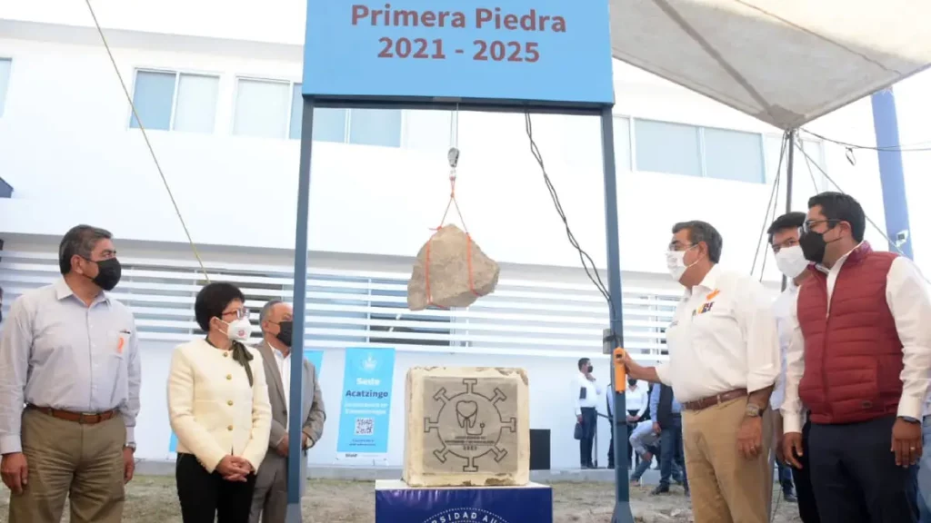 Colocan la Rectora Lilia Cedillo y el gobernador Sergio Salomón Céspedes primera piedra para edificios en sedes del Complejo Regional Centro