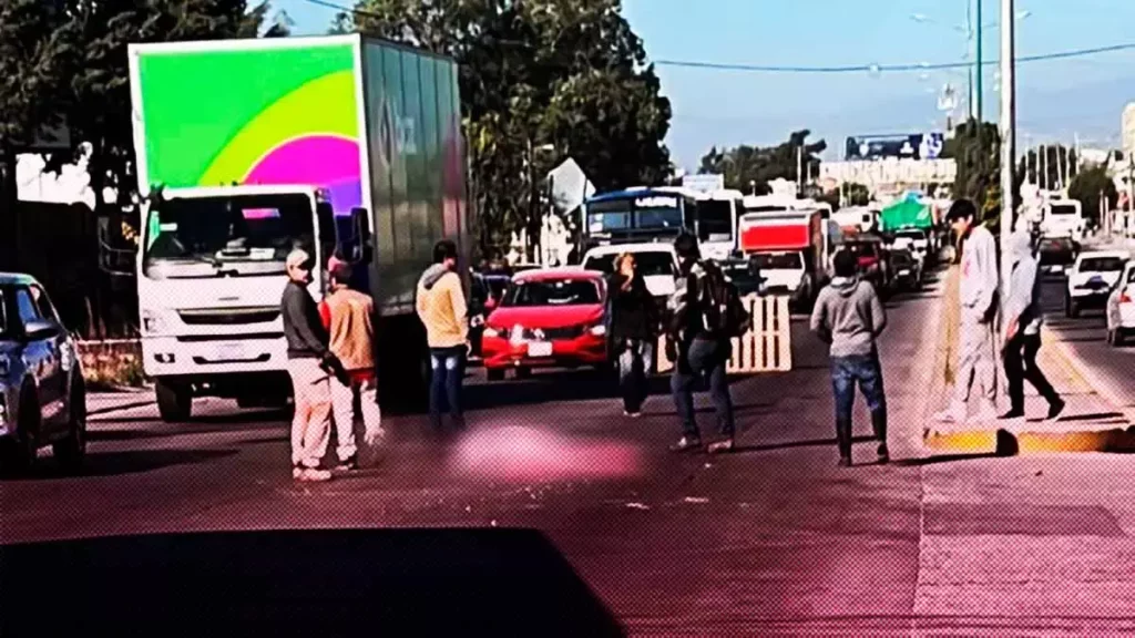 Peatón murió atropellado por un tractocamión sobre la carretera federal Puebla-Tehuacán