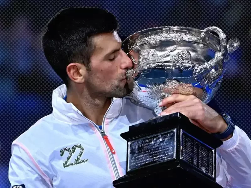 Novak Djokovic gana el Abierto de Australia; vence a Stefanos Tsitsipas.