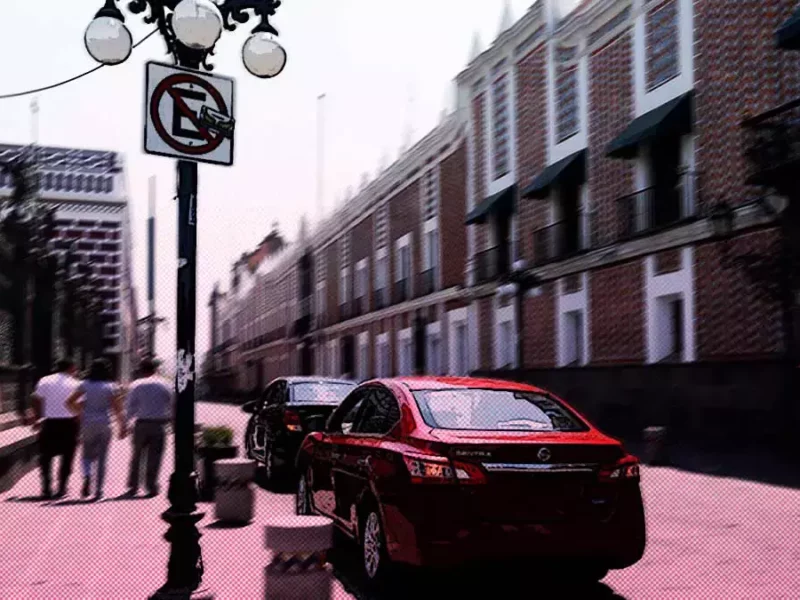 En 2022 fueron multados más de 50 mil poblanos por estacionarse en sitios prohibidos