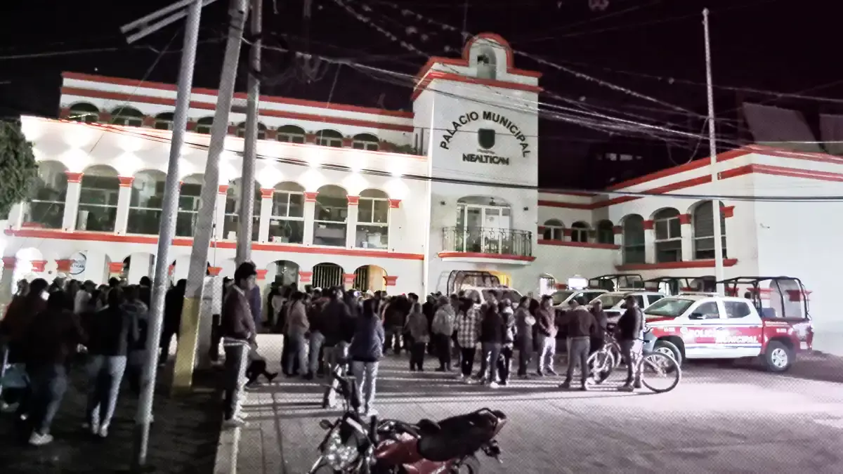 Policías Estatales rescataron a cuatro hombres de ser linchados en Nealtican
