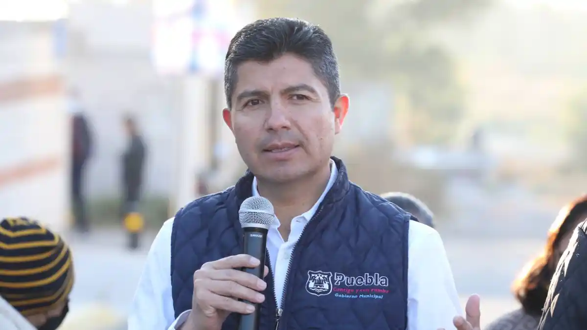 Inaugura Eduardo Rivera iluminación en colonias del sur de Puebla