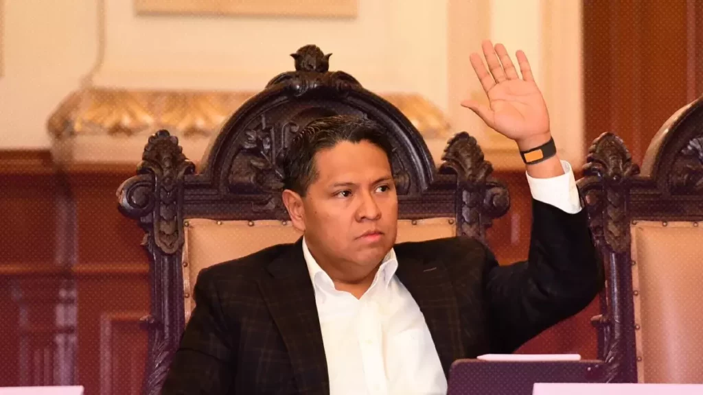 Leobardo Rodríguez levanta la mano para la alcaldía de Puebla con Morena
