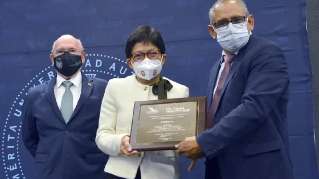 Licenciatura en Medicina Veterinaria y Zootecnia de la BUAP es reacreditada por el CONEVET