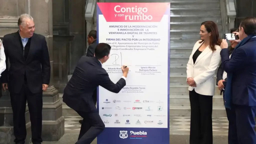 Juntos Ayuntamiento de Puebla y CCE con acciones para combatir la corrupción