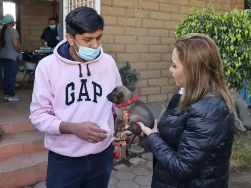 Paola Angon promueve acciones a favor de los animales y el entorno de Cholula.