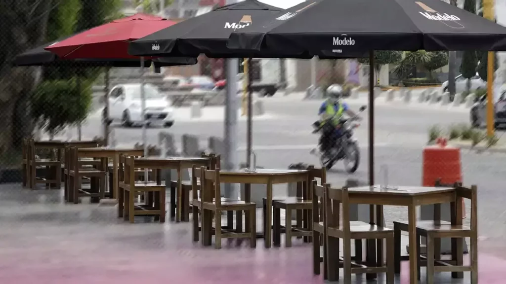Inicia prueba piloto ‘mesas al aire libre’ con 10 restaurantes de la avenida Juárez.