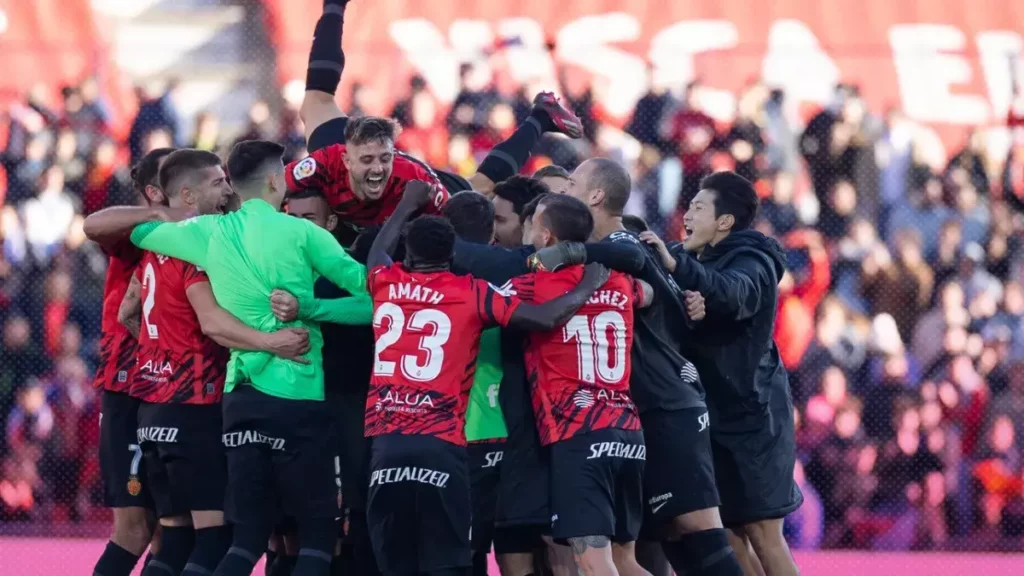 Mallorca de Javier Aguirre derrota al Real Madrid y aspira a puestos europeos.
