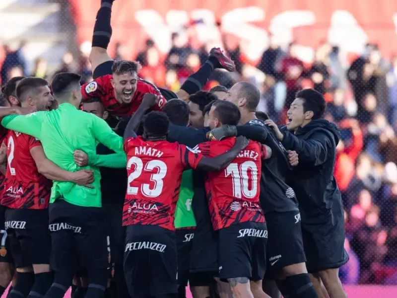 Mallorca de Javier Aguirre derrota al Real Madrid y aspira a puestos europeos.
