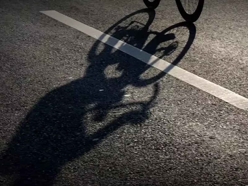 Dos personas resultaron lesionadas en su bici tras ser impactadas por una ruta 23