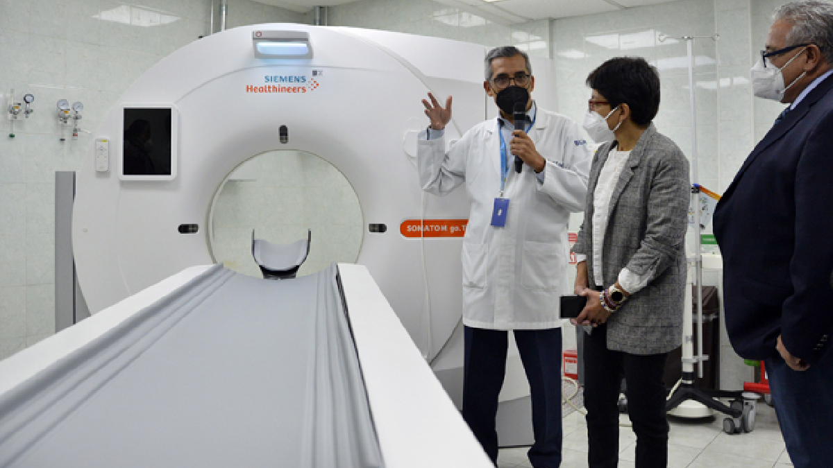 Entrega Rectora Lilia Cedillo nuevo equipo de tomografía al HUP