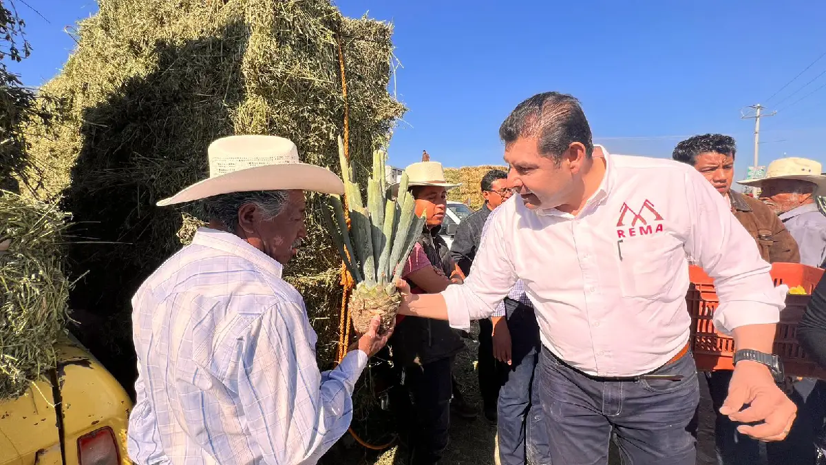 Armenta entrega de magueyes en la mixteca para el mejor aprovechamiento de nuestros recursos naturales