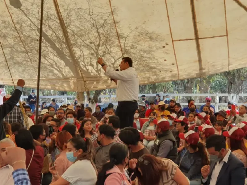 “Soy hijo del pueblo, 34 años hemos caminado sirviendo a las y los poblanos”: Armenta