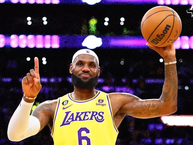 LeBron James superó a Kareem Abdul-Jabbar como máximo anotador en la NBA.