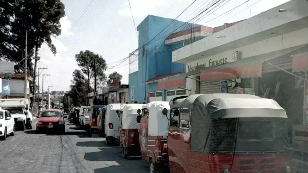 Mototaxis pirata provocan molestia en vecinos de fraccionamiento en Almecatla.