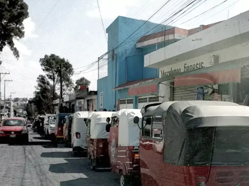 Mototaxis pirata provocan molestia en vecinos de fraccionamiento en Almecatla.