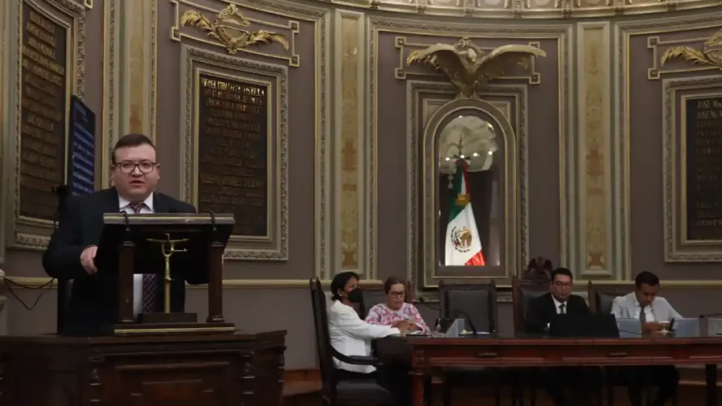 Comparece ante el Pleno del Congreso del Estado, el titular de la Secretaría de Infraestructura
