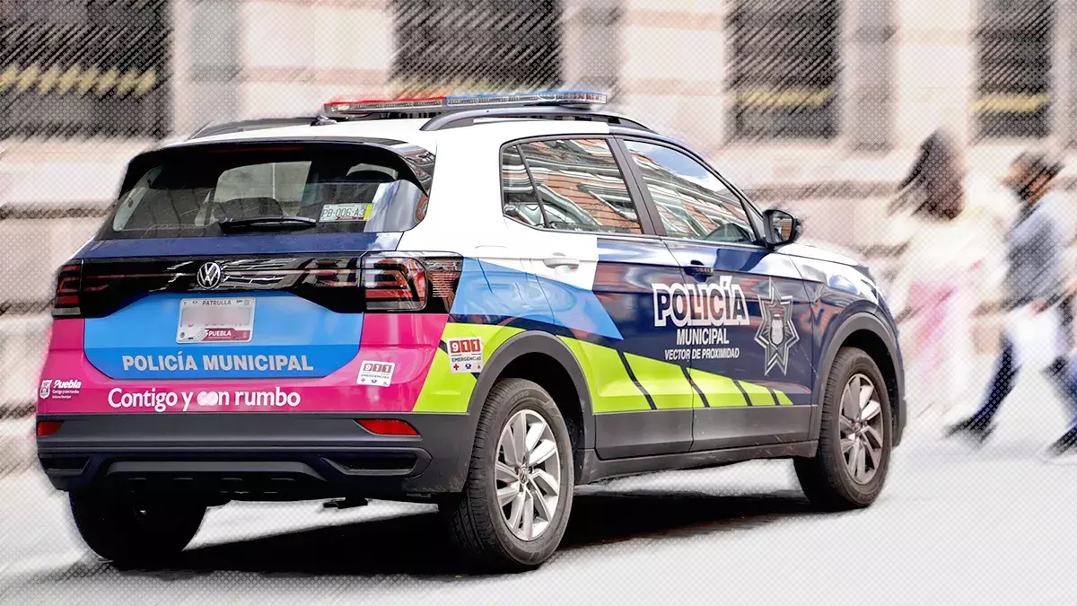 Exhiben a policías municipales de Puebla pidiendo "mordida" en la Central de Abasto