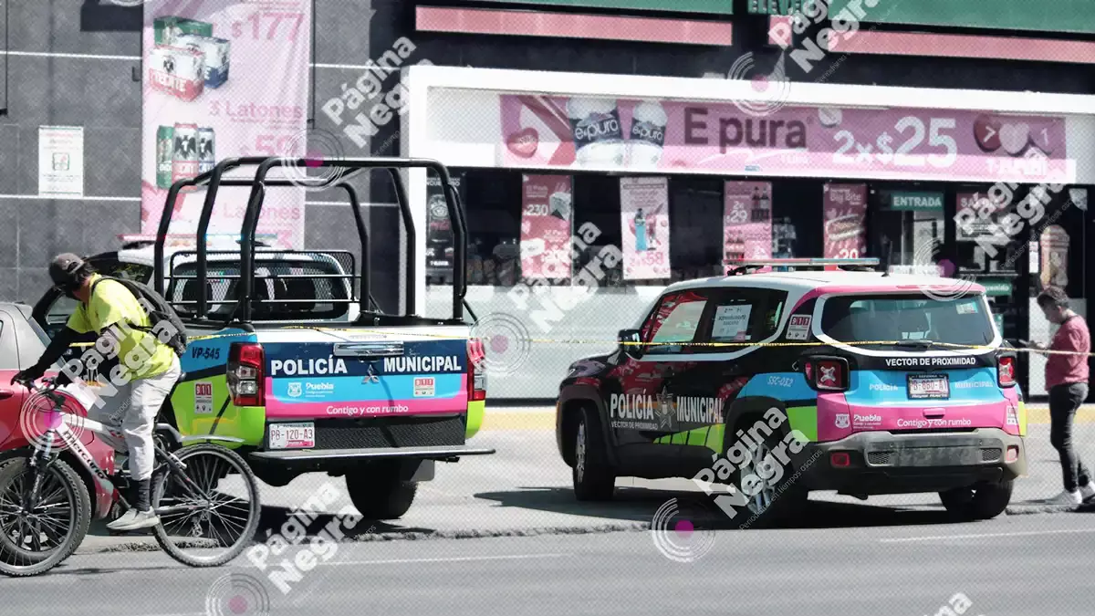 Automovilista se estacionó en un 7 Eleven para morir en Puebla