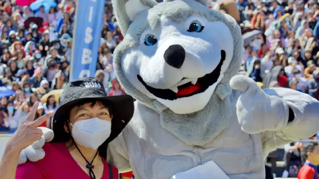 Con carrera de botargas y otras actividades celebra BUAP el Día del Amor y la Amistad