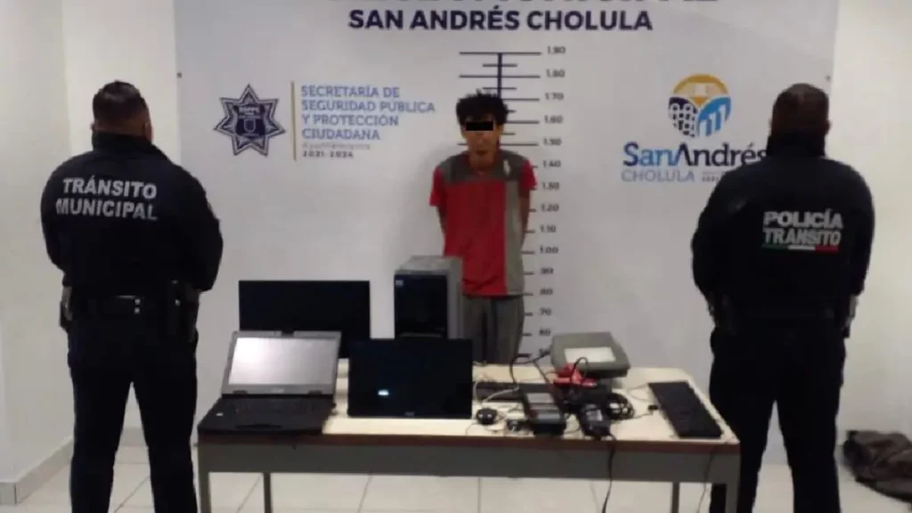 Por robo y daños a propiedad ajena, policías viales de San Andrés Cholula detienen a una persona