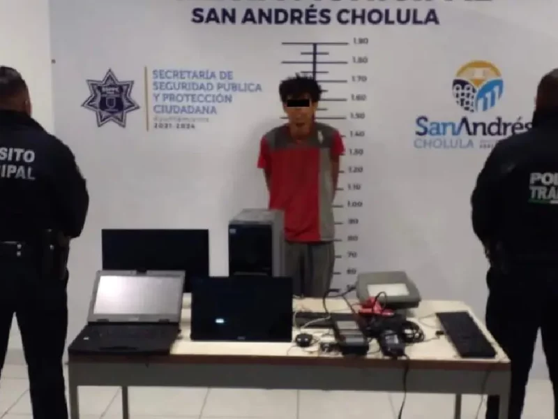 Por robo y daños a propiedad ajena, policías viales de San Andrés Cholula detienen a una persona
