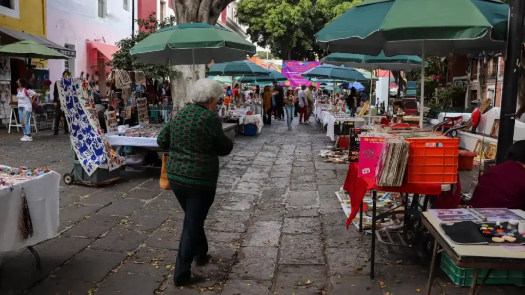 Artesanos reciben permisos de venta en el municipio de Puebla