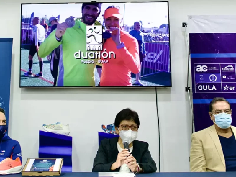 Presentan playera y medalla conmemorativa del Duatlón BUAP Mistertennis Puebla 2023