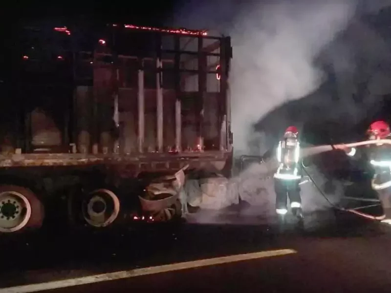 Choque provocó incendio y calcinó a un cura y otras dos personas, en Chilac
