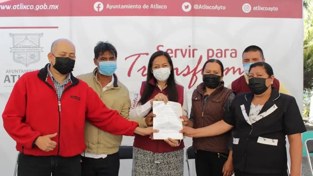 Ariadna Ayala entrega barda perimetral y pavimentación en colonias de Atlixco.