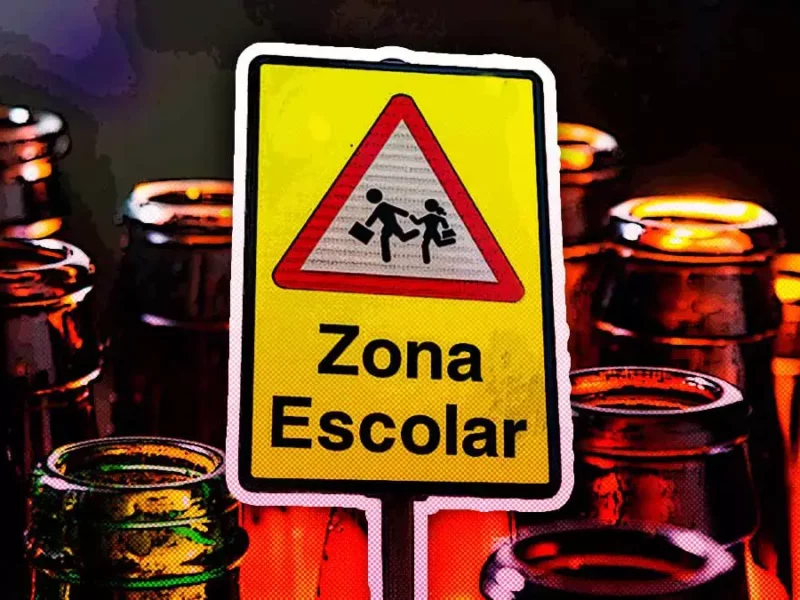 Pese a estar prohibido, bares “hacen su agosto” en zonas escolares de Puebla capital