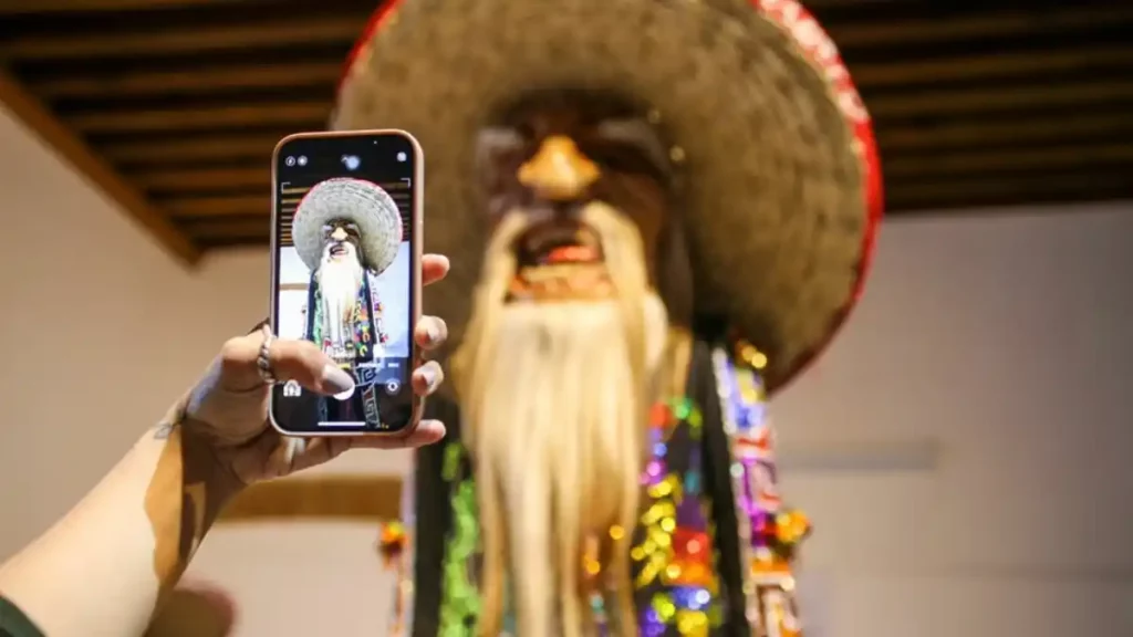 Visita la exposición "Los trajes que visten la tradición" sobre los Carnavales de Puebla