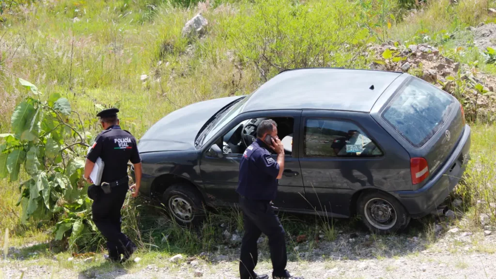 Tránsito Municipal te explica cómo reportar autos abandonados en la calle