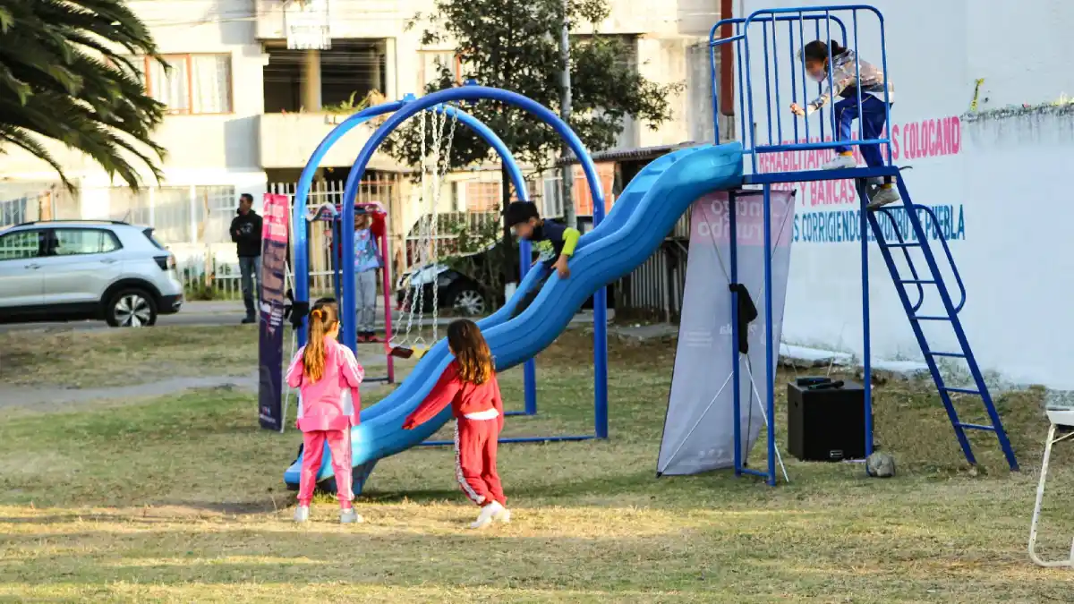 Comités de participación ciudadana del municipio de Puebla reciben equipamiento urbano