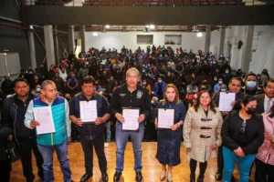 Paola Angon informa aumento del 14.7% global para trabajadores de base.