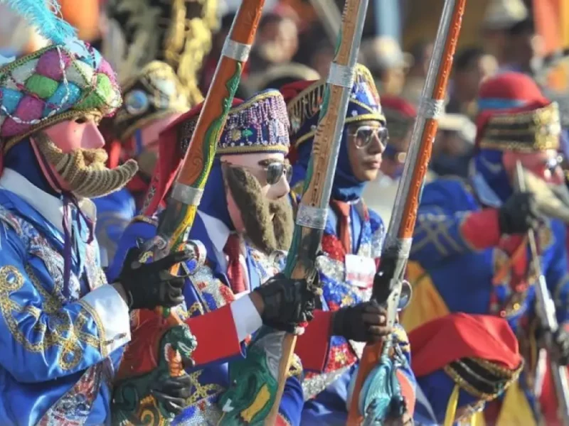 Paola Angon inaugura "Los trajes que visten la tradición", en el marco del Carnaval 2023.