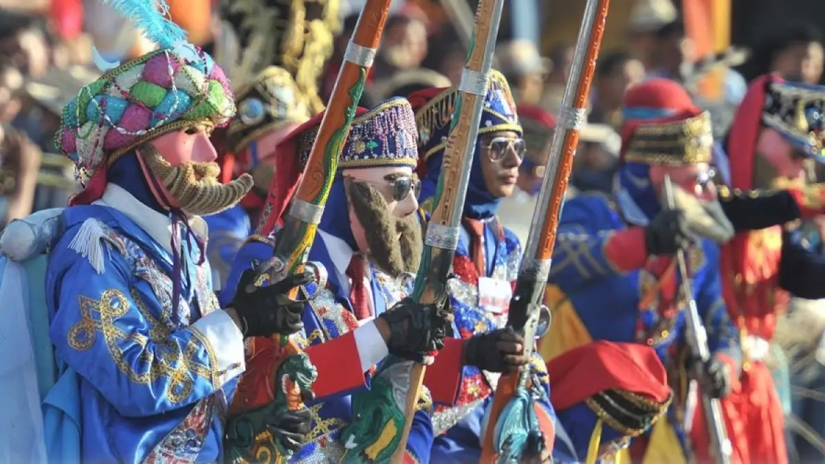 Paola Angon inaugura "Los trajes que visten la tradición", en el marco del Carnaval 2023.