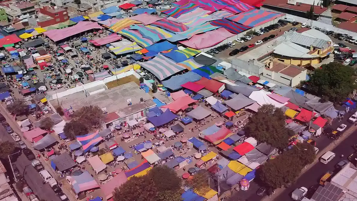 Tianguis de San Isidro, en riesgo de desaparecer por venta de bebidas alcohólicas.