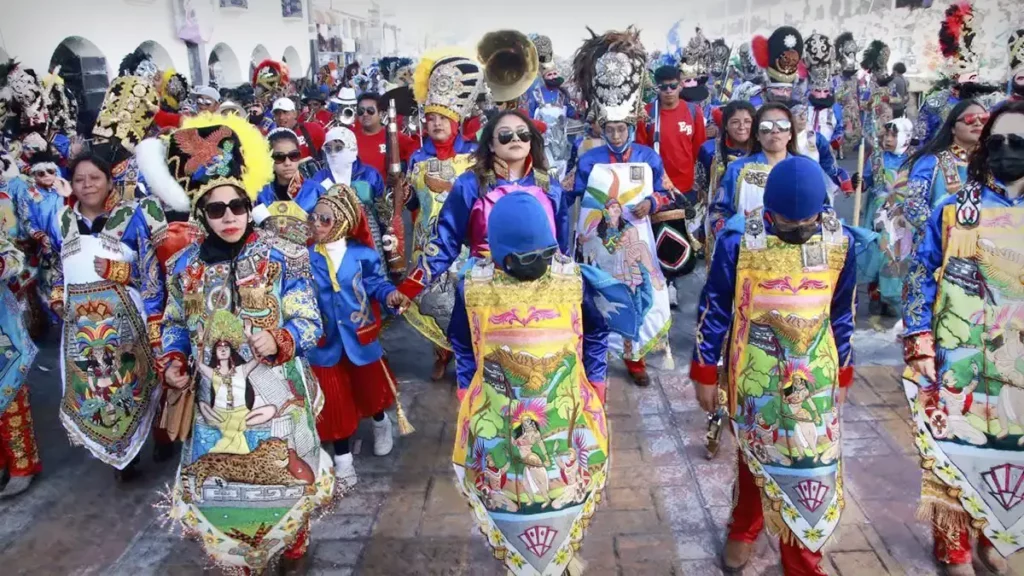 Con gran ambiente familiar y saldo blanco concluye el primer día del Carnaval de Huejotzingo 2023