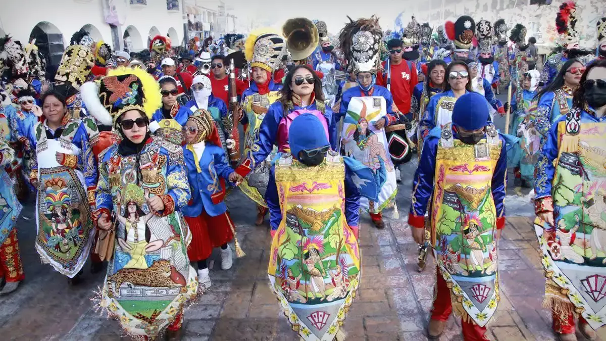 Con gran ambiente familiar y saldo blanco concluye el primer día del Carnaval de Huejotzingo 2023