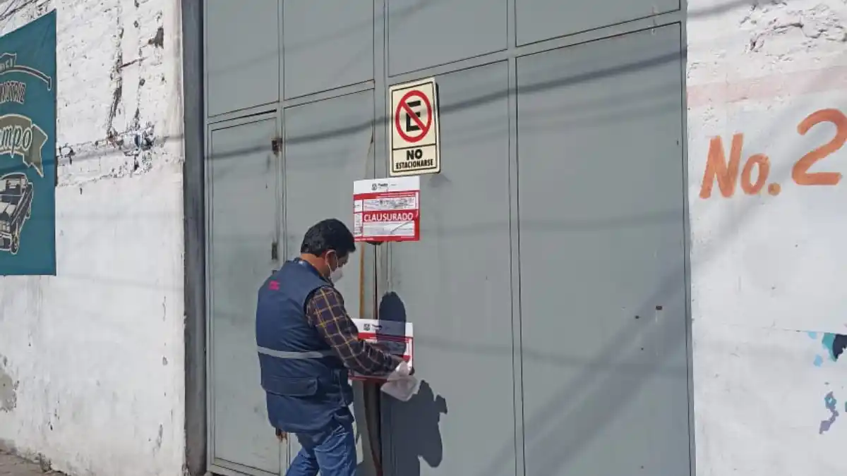 Normatividad y SSC Puebla clausuran dos talleres mecánicos por no tener documentación en orden