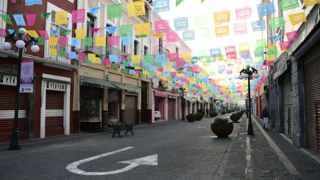 Ayuntamiento de Puebla dejó de 10 la Calle de los Dulces