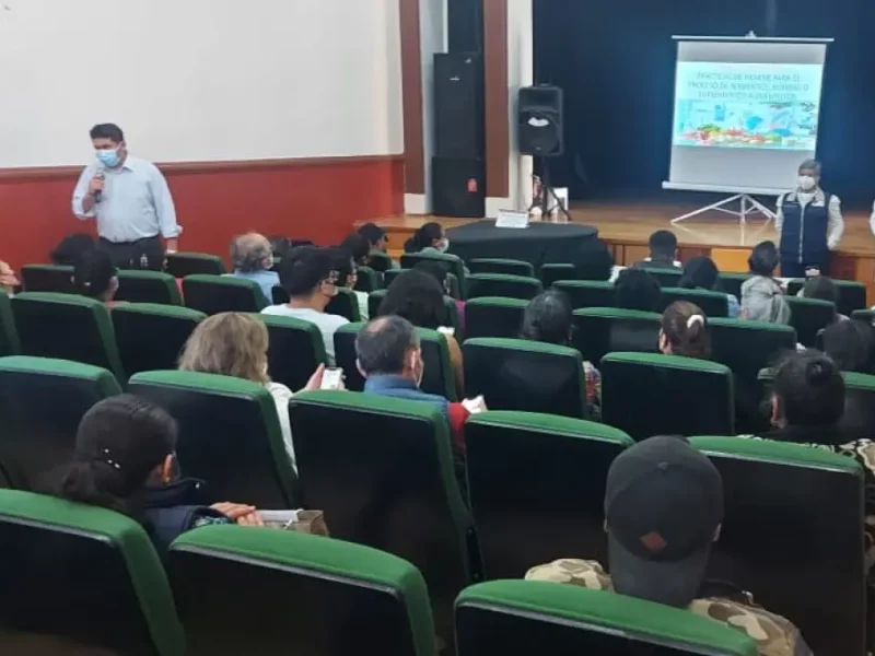 Atlixco brinda capacitación a comerciantes para evitar riesgos sanitarios en temporada de calor.