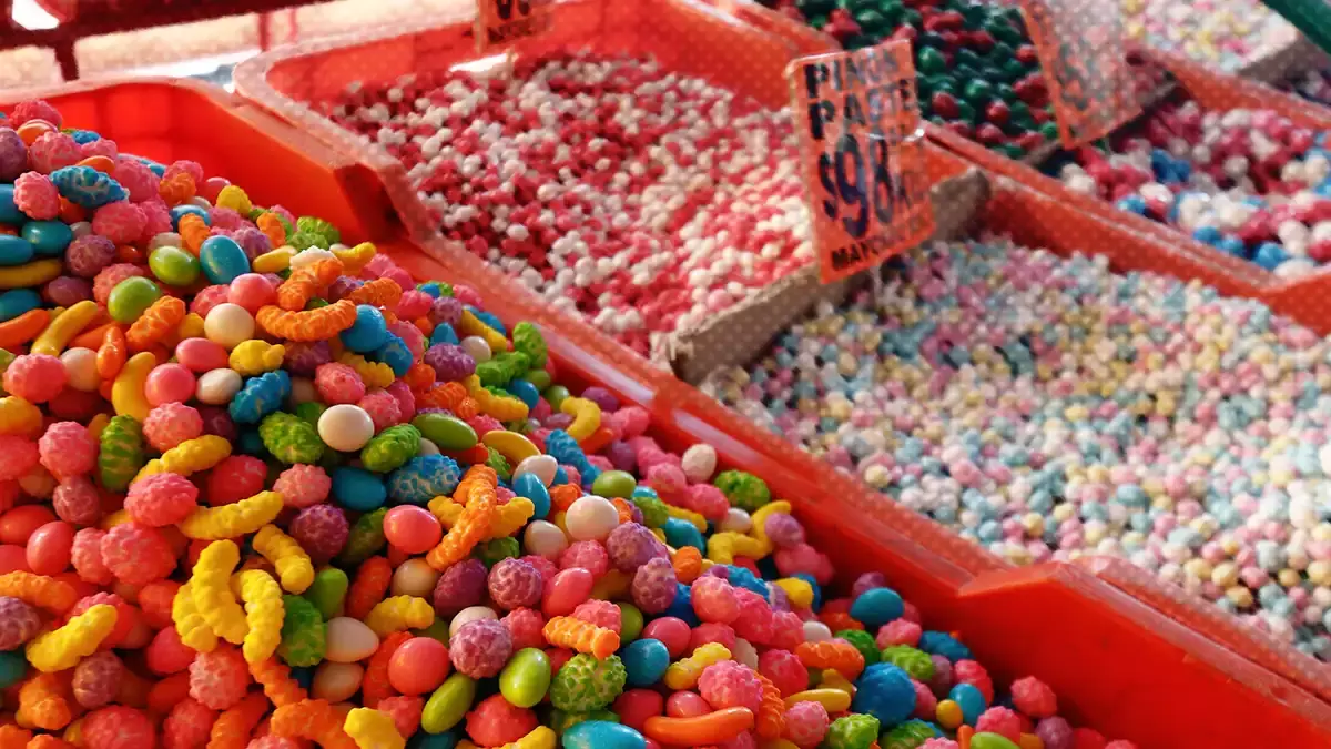 Denuncian básculas mal calibradas en el tianguis de Bosques de San Sebastián