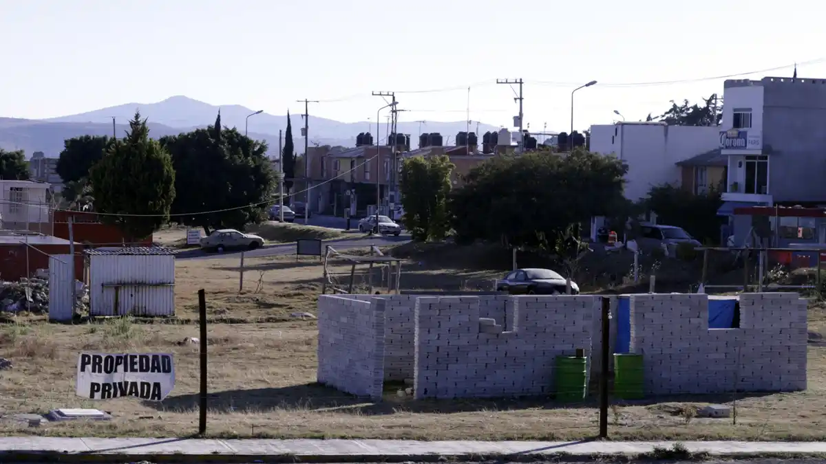 Ayuntamiento de Puebla advierte sanciones contra paracaidistas en la colonia Jorge Murad