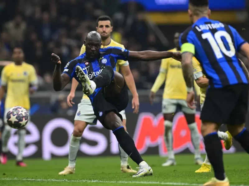 Inter de Milán saca ventaja en la ida de los octavos de la Champions League.
