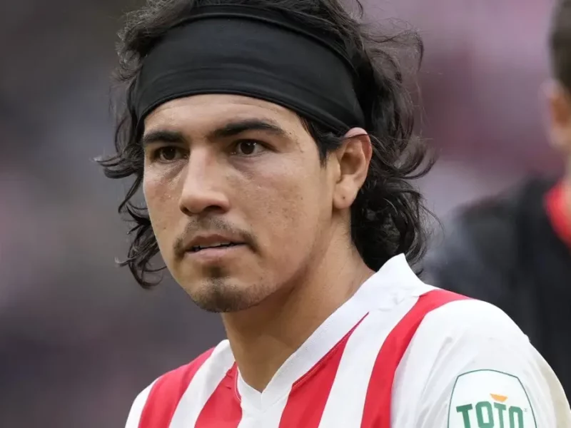 Erick Gutiérrez fue titular en la eliminación del PSV en la Europa League.