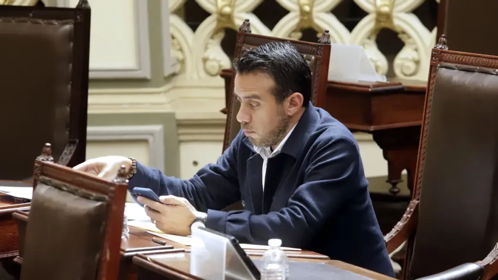 Diputado del PAN pide al IEE investigar a morenistas que se promocionan en espectaculares